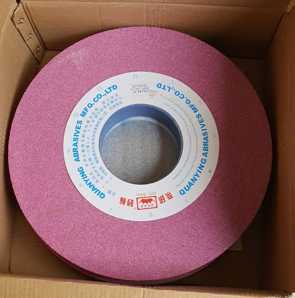 Hình ảnh thực tế đá mài phẳng 350x40x127 PA46K hạt mài Pink Aluminum Oxide bền bỉ.